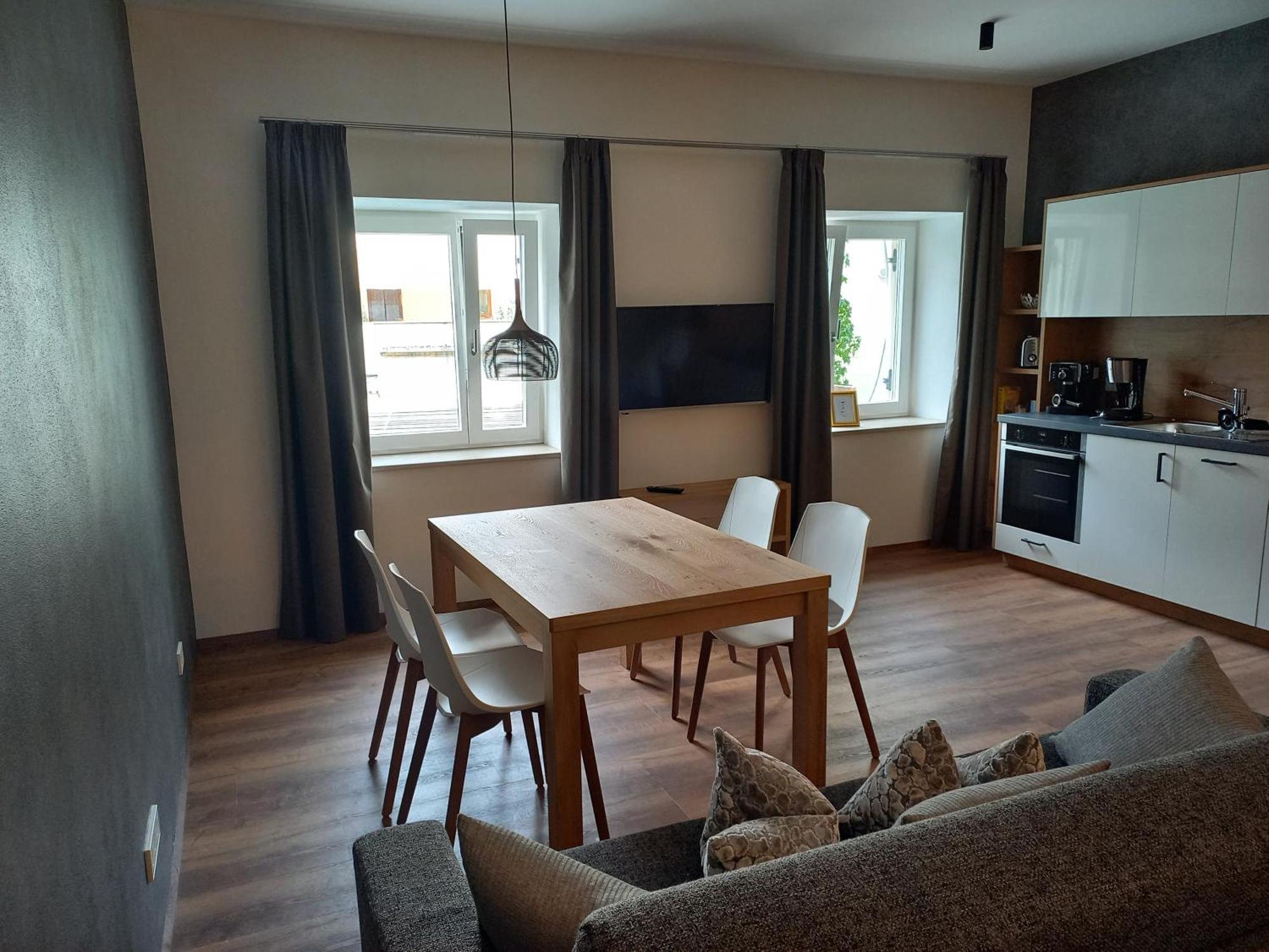 Koenig Apartment